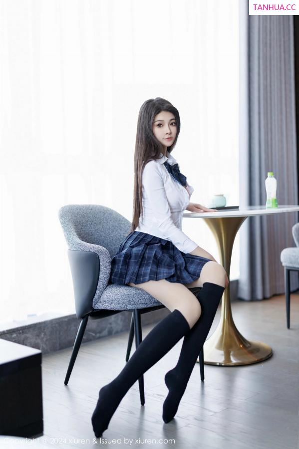   [XiuRen]高清写真图 2024.12.30 No.9682 初梦瑶 短裙美腿第28张图片